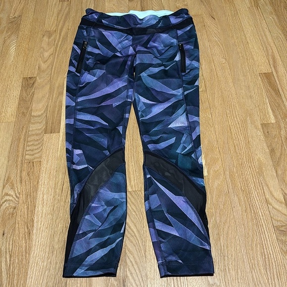 Lululemon Inspire Tight II (Mesh) Pretty Prism Multi / Black size 6 - Picture 5 of 10